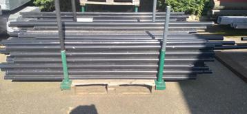 Palen hekwerk licht beschadigd beschikbaar voor biedingen