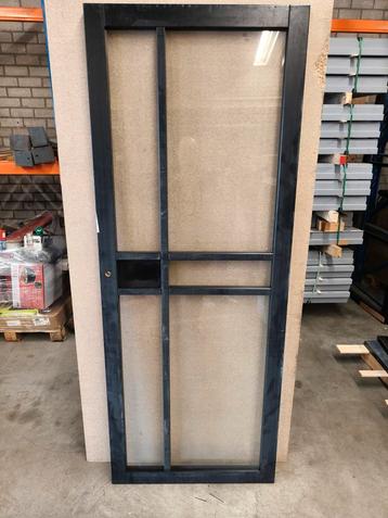 Nieuwe zwarte massieve binnendeur met glas 78x211,5 cm stomp beschikbaar voor biedingen