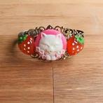 Kawaii decora kei roze witte kat met aardbeien armband, Ophalen of Verzenden, Nieuw, Roze, Kunststof of Plastic