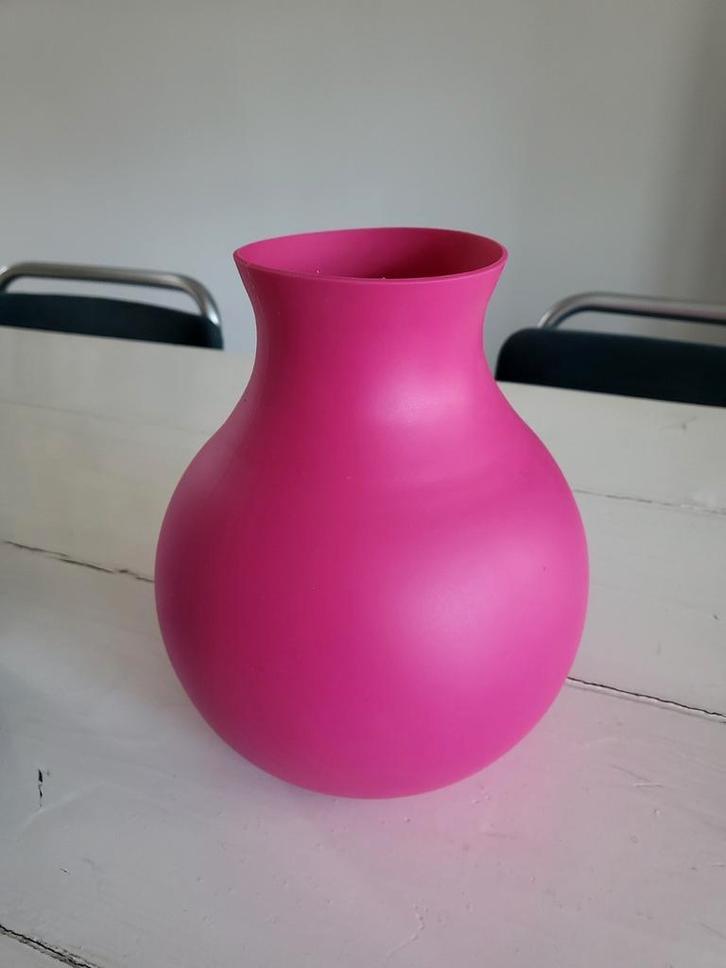 Rubberen design vaas van Menu, Huis en Inrichting, Woonaccessoires | Vazen, Nieuw, Overige kleuren, Minder dan 50 cm, Overige materialen