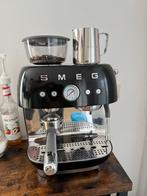 Smeg Espressomachine - Zo goed als nieuw!, Ophalen, Afneembaar waterreservoir, Espresso apparaat, Gemalen koffie