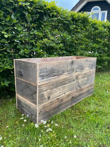 Bloem bak vuren hout beschikbaar voor biedingen