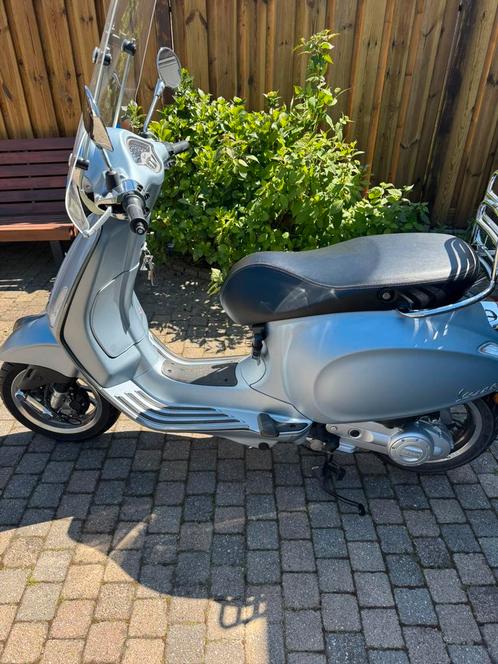 Vespa Primavera 2022, Fietsen en Brommers, Scooters | Vespa, Zo goed als nieuw, Vespa S, Maximaal 25 km/u, Benzine, Ophalen