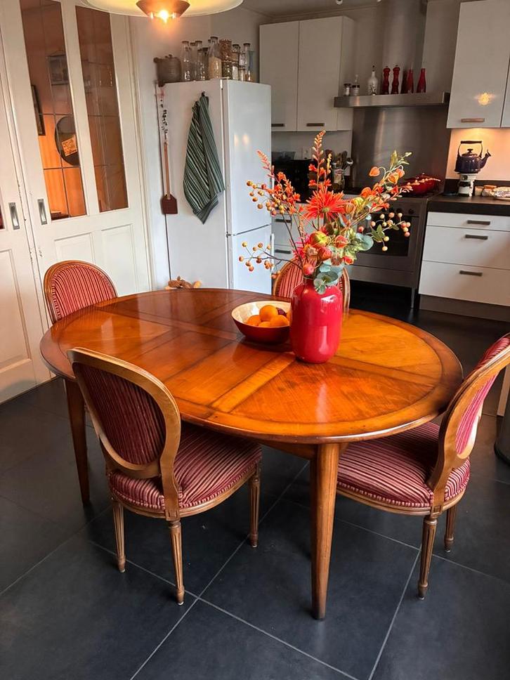Klassieke uitschuifbare eettafel + 4 stoelen, Huis en Inrichting, Tafels | Eettafels, Gebruikt, 100 tot 150 cm, 150 tot 200 cm