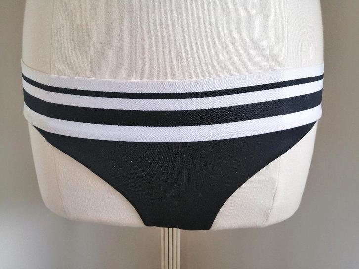 Zwembroek zwart met zwart wit streep elastiek maat 40, Kleding | Dames, Badmode en Zwemkleding, Zo goed als nieuw, Overige typen
