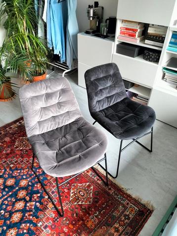 Zwarte en grijze velvet stoel