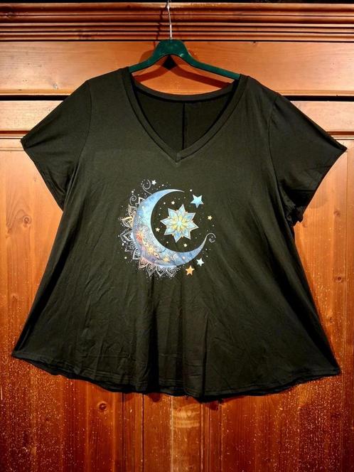zwart v-hals shirt maan mandala ster print 48/50, Kleding | Dames, Grote Maten, Nieuw, Shirt of Top, Zwart, Ophalen of Verzenden