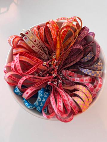 Handmade armbandjes beschikbaar voor biedingen