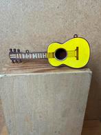 Gitaar - 9.3cm - kunststof, Ophalen of Verzenden, Zo goed als nieuw, Poppenhuis