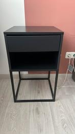 Nachtkastje Ikea  Vikhammer zwart, Huis en Inrichting, Slaapkamer | Nachtkastjes, Ophalen, Zo goed als nieuw, Minder dan 45 cm