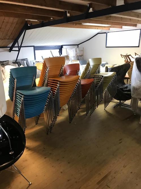 Partij 53 stapelbare Thonet S270 S 270 design stoelen, Huis en Inrichting, Stoelen, Gebruikt, Vijf, Zes of meer stoelen, Overige kleuren