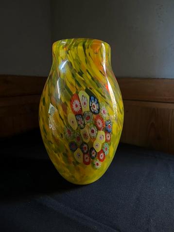 Murano millefiore prachtige gele glasvaas. beschikbaar voor biedingen