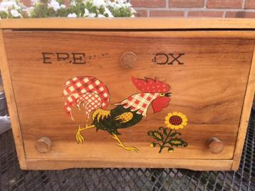 Ik heb een aparte houten broodtrommel te koop beschikbaar voor biedingen