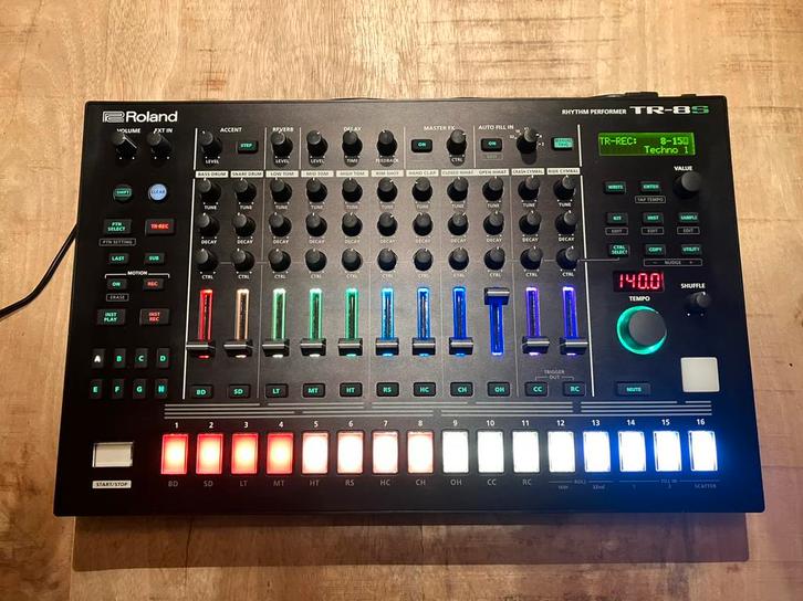 Roland TR-8S + Decksaver - Zo goed als nieuw, Muziek en Instrumenten, Drumcomputers, Zo goed als nieuw, Roland, Ophalen of Verzenden