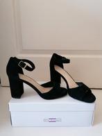 Zwarte suede hakken 5th avenue, maat 39, Kleding | Dames, Schoenen, Ophalen of Verzenden, Zo goed als nieuw, Zwart