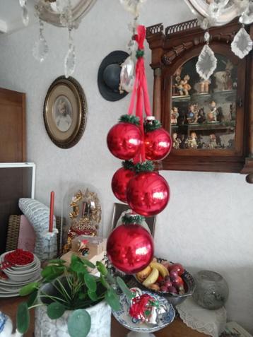 mooi rood kleurig kerstornament 5 ballen glas beschikbaar voor biedingen
