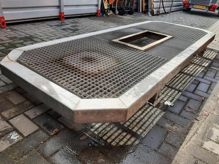 Zwaar ijzeren gegalvaniseerd plateau., Doe-het-zelf en Verbouw, Metalen, Zo goed als nieuw, IJzer, Ophalen