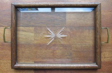 Antiek dienblad met geslepen glas beschikbaar voor biedingen