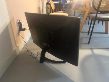 Monitor - met gebarst scherm  beschikbaar voor biedingen
