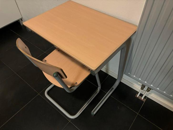 Leuk schooltafeltje met stoeltje, Huis en Inrichting, Bureaus, Gebruikt, Bureau, Ophalen