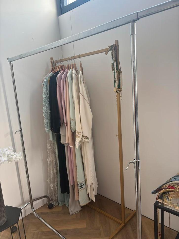 Stevig Kledingrek - Ideaal voor je kleding!, Kleding | Dames, Jurken, Zo goed als nieuw, Ophalen of Verzenden