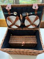 Picknickmand rotan vintage met borden en bestek nieuw, Hobby en Vrije tijd, Picknickmanden, Ophalen, Nieuw