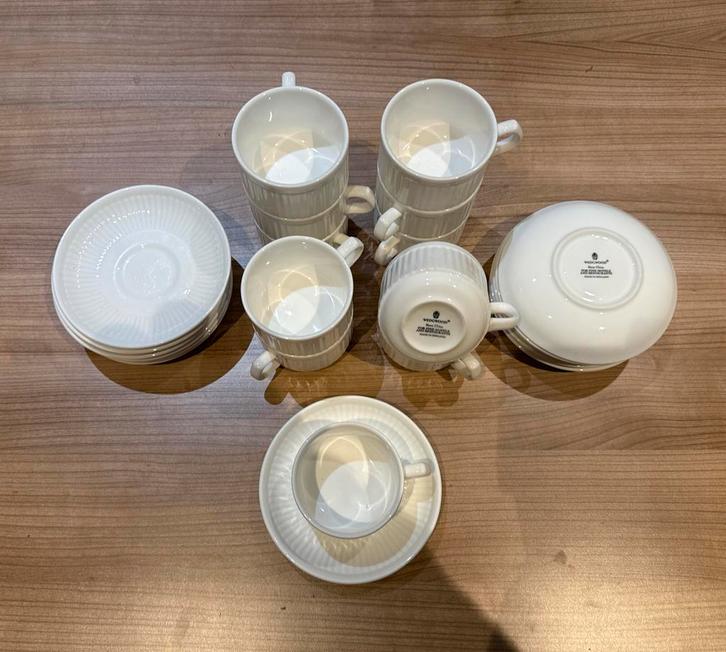 Wedgwood Bone China Kopjes en Schotels Set - Hotelkwaliteit, Antiek en Kunst, Antiek | Porselein, Ophalen of Verzenden