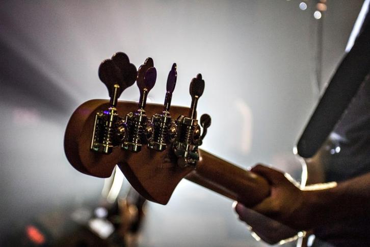 (bas)gitaarles, Diensten en Vakmensen, Muziekles en Zangles, Elektrische instrumenten, Snaarinstrumenten, Privéles