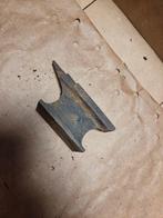 Mini Aambeeld, Ophalen