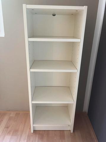 Witte Boekenkast met Planken beschikbaar voor biedingen