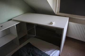 Wit bureau op blokkenkast (Lees omschrijving!)
