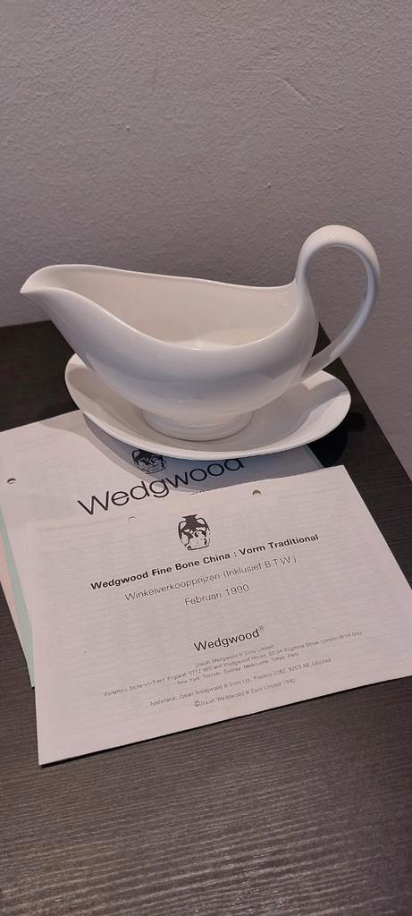 Wedgwood Sauskom met Schotel - bone china, Antiek en Kunst, Antiek | Servies compleet, Ophalen