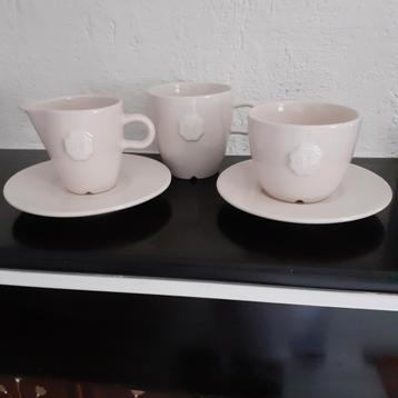 Mosa van Douwe Egberts cappuccino kopjes en schoteltjes m beschikbaar voor biedingen