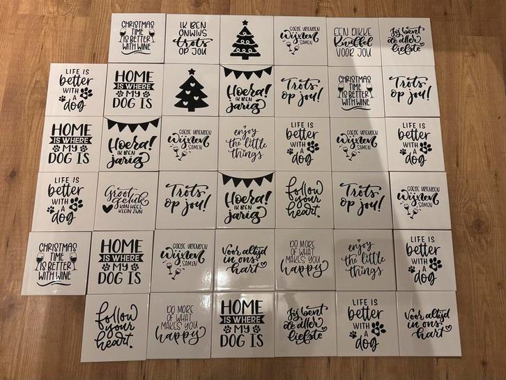 Tegeltjes met tekst (40 stuks), Huis en Inrichting, Woonaccessoires | Tekstborden en Spreuken, Nieuw, Ophalen