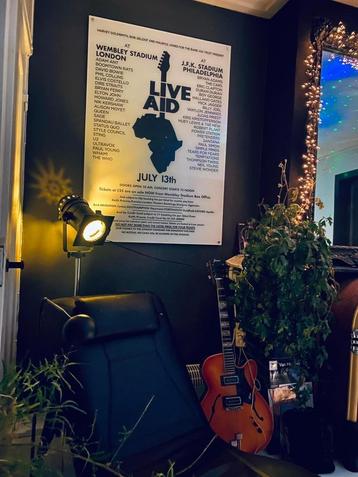LIVE AID CONCERTPOSTER OP PLEXIGLAS (130 x 90) beschikbaar voor biedingen