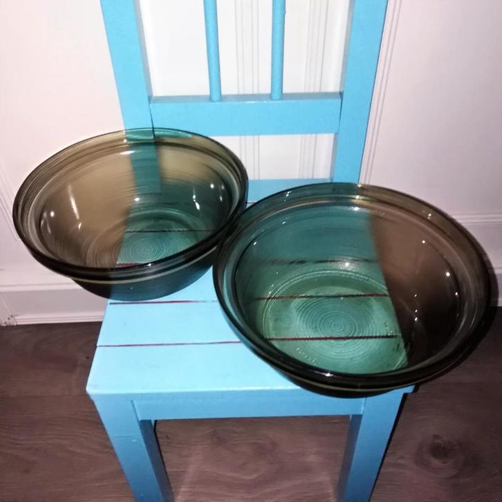 Arcoroc schalen van geribbeld rookglas 2 stuks, Huis en Inrichting, Keuken | Servies, Gebruikt, Schaal of Schalen, Overige stijlen