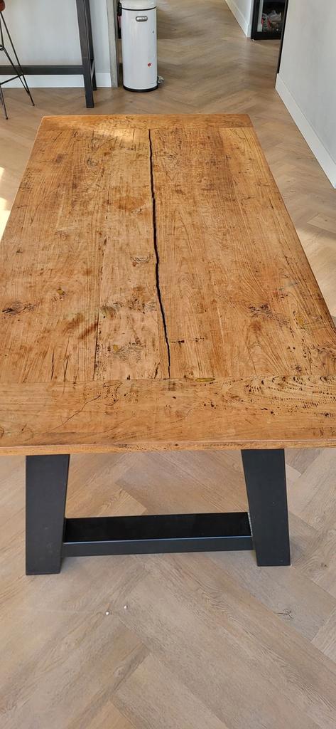 Eettafel met hardhout blad en stalen onderstel, Huis en Inrichting, Tafels | Eettafels, Gebruikt, 50 tot 100 cm, 150 tot 200 cm