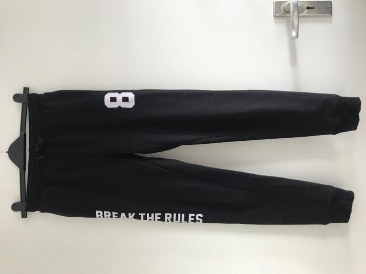 Herfstvakantie buitenspelen trainingsbroek mt 140 katoen 80%, Sport en Fitness, Loopsport en Atletiek, Gebruikt, Kleding, Hardlopen