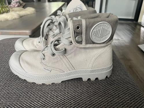 PALLADIUM's BAGGY lichtgrijs - maat 39 + maat 41 - WD0, Kleding | Dames, Schoenen, Zo goed als nieuw, Sneakers of Gympen, Grijs