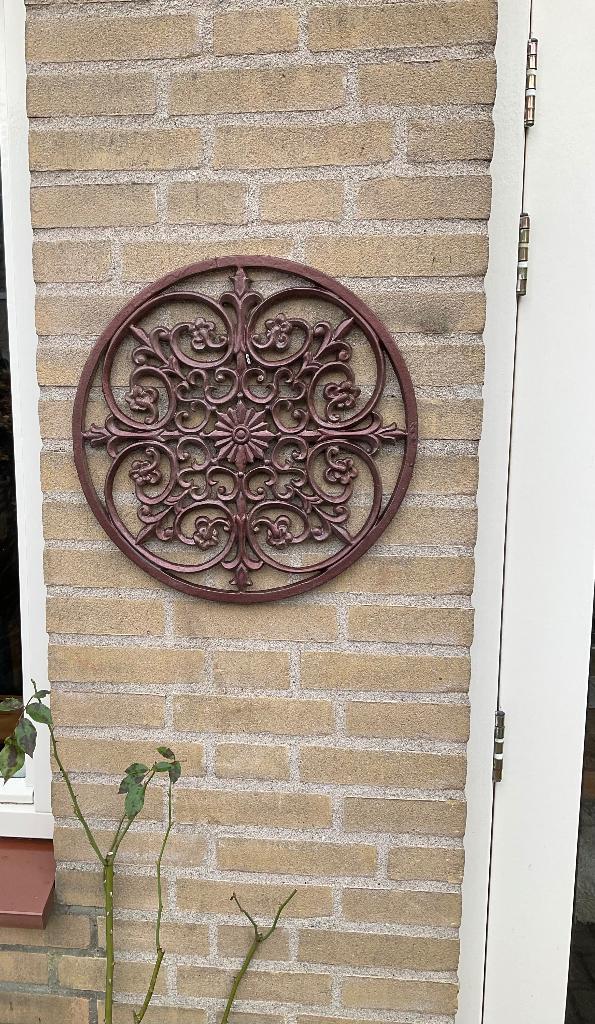 mooi wandornament rond groot gietijzer ornament buitenmuur, Antiek en Kunst, Curiosa en Brocante, Ophalen of Verzenden