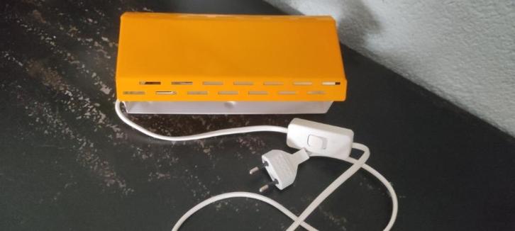 Vintage metalen wandlampje bedlampje warmgeel, Huis en Inrichting, Lampen | Wandlampen, Zo goed als nieuw, Metaal, Ophalen of Verzenden