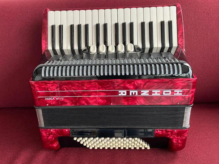 Compacte Hohner Amica accordeon . 72 bas .Hardcase., Muziek en Instrumenten, Accordeons, Zo goed als nieuw, Toetsaccordeon, 72-bas