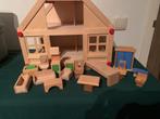 Houten Poppenhuis met Meubels, Ophalen of Verzenden, Gebruikt, Poppenhuis