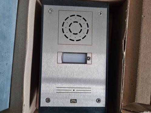 2N IP Helios Uni intercom, Huis en Inrichting, Deurbellen, Gebruikt, Bedraad, Terugspreekfunctie, Ophalen