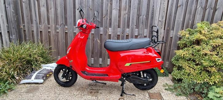Killerbee Electrico Rood - Elektrische Scooter, Fietsen en Brommers, Scooters | Yamaha, Zo goed als nieuw, Overige modellen, Maximaal 25 km/u