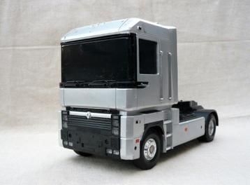 Renault AE Magnum losse trekker 1/18 Dickie Germany beschikbaar voor biedingen