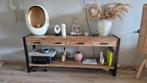 Britt Mangohout Sidetable 180 cm, Huis en Inrichting, Tafels | Sidetables, Ophalen, Zo goed als nieuw, Metaal, 150 tot 200 cm
