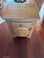 Oud houten kastje met lade, Huis en Inrichting, Slaapkamer | Nachtkastjes, Ophalen, Gebruikt, Minder dan 45 cm, 55 tot 70 cm