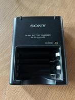 Sony batterij oplader: 2 AA + 2 AAA, Audio, Tv en Foto, Accu's en Batterijen, Ophalen of Verzenden, Oplaadbaar, Zo goed als nieuw