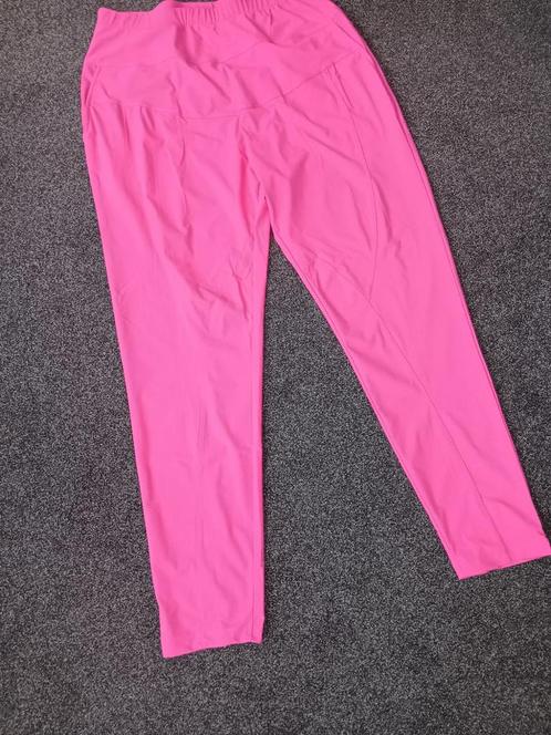 Te Koop: PLUS BASICS Jogger, mt 44. 1x gedragen., Kleding | Dames, Broeken en Pantalons, Zo goed als nieuw, Maat 42/44 (L), Roze